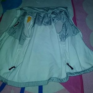 Grey/white sleavless jacket